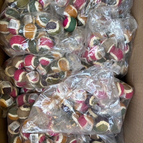 Cat toy burlap ball lot bulk 200 pieces 1.5 inch lightweight Balls - Picture 1 of 1